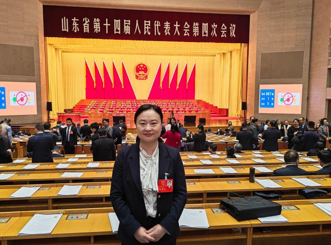 山东省人大代表、软控股份副总裁杨慧丽